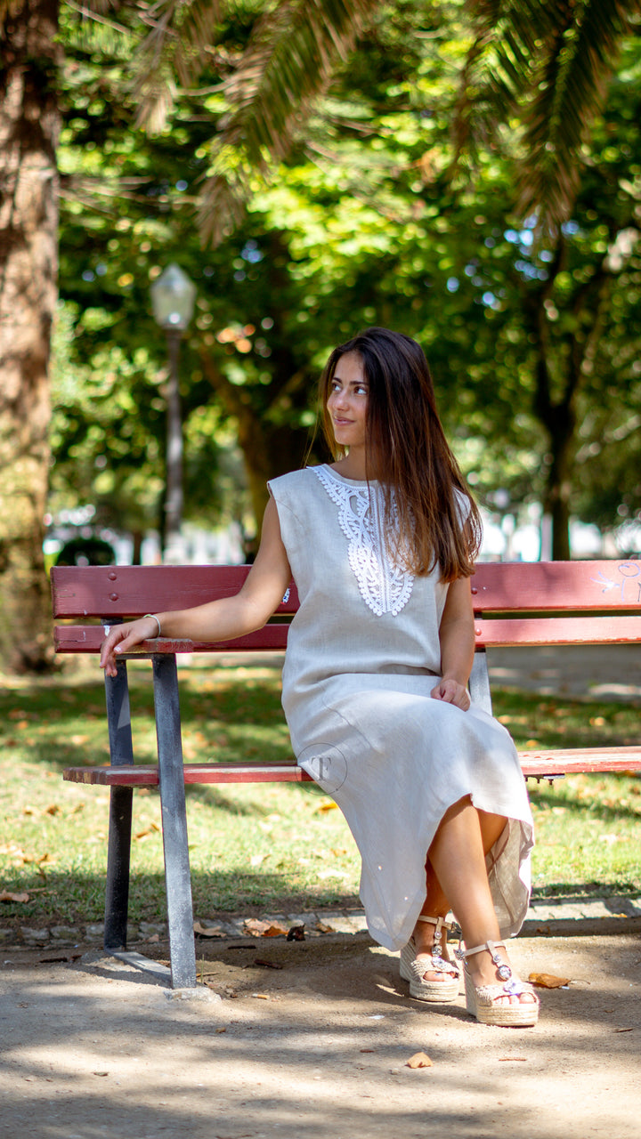Vestido Linho Bege S/Manga C/Renda