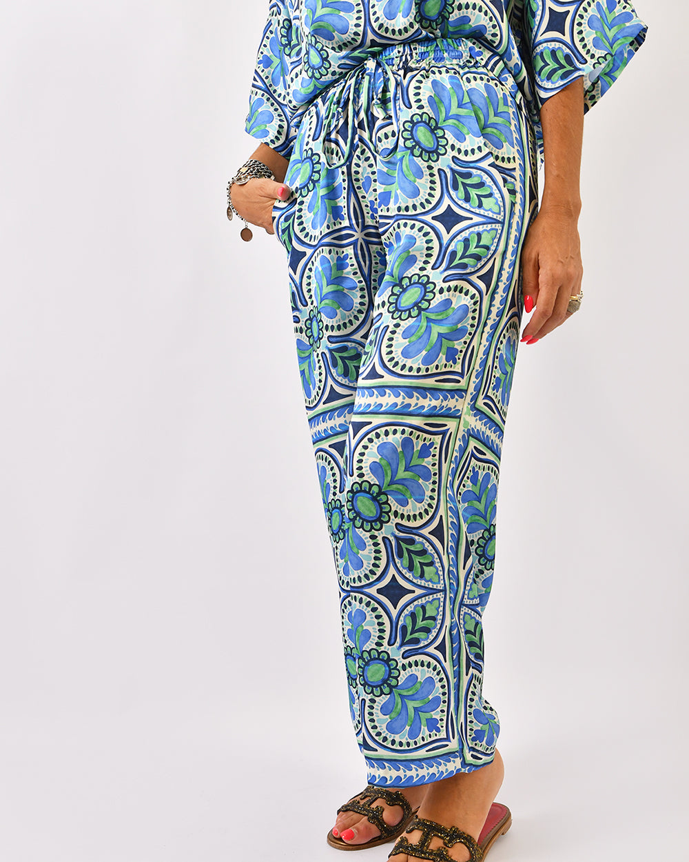 Conjunto Padrão Azul e Branco