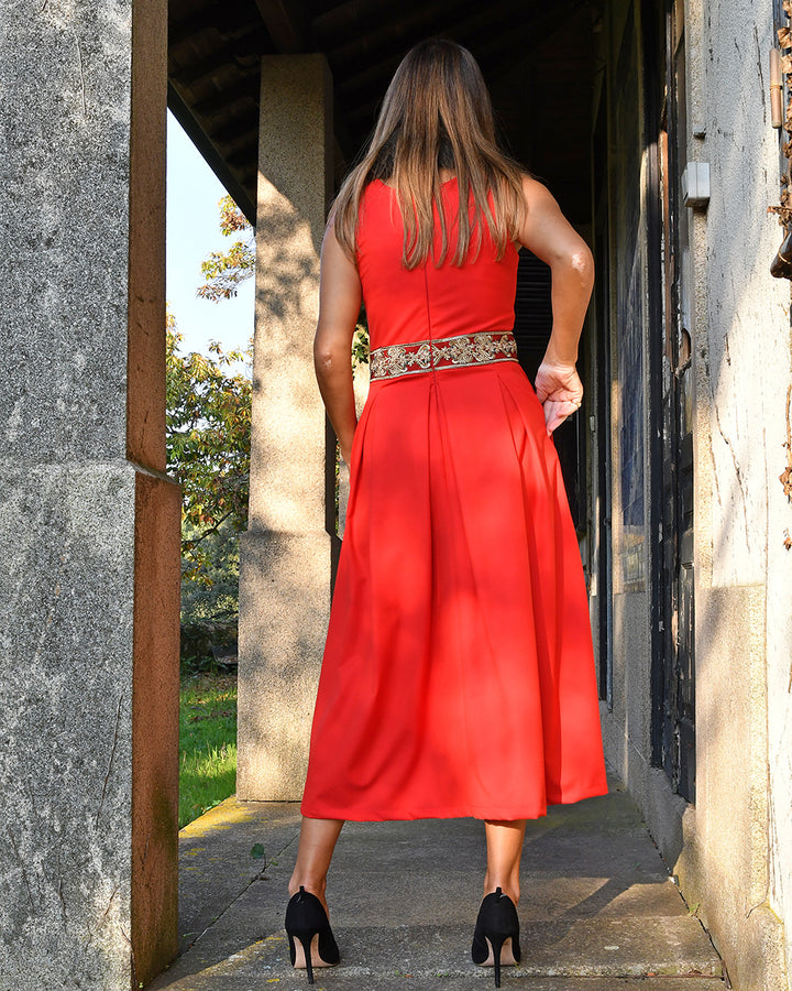 Vestido Vermelho com Decote Quadrado e Faixa