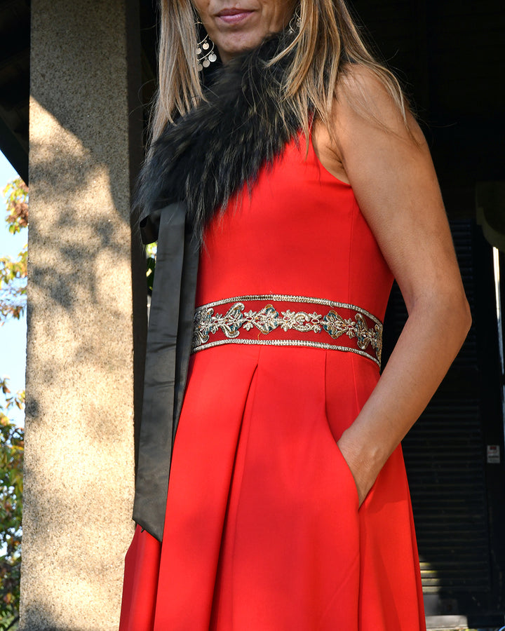 Vestido Vermelho com Decote Quadrado e Faixa