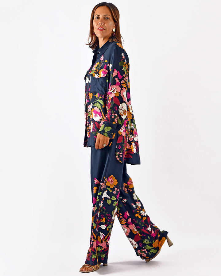 Conjunto Azul com Padrão Floral