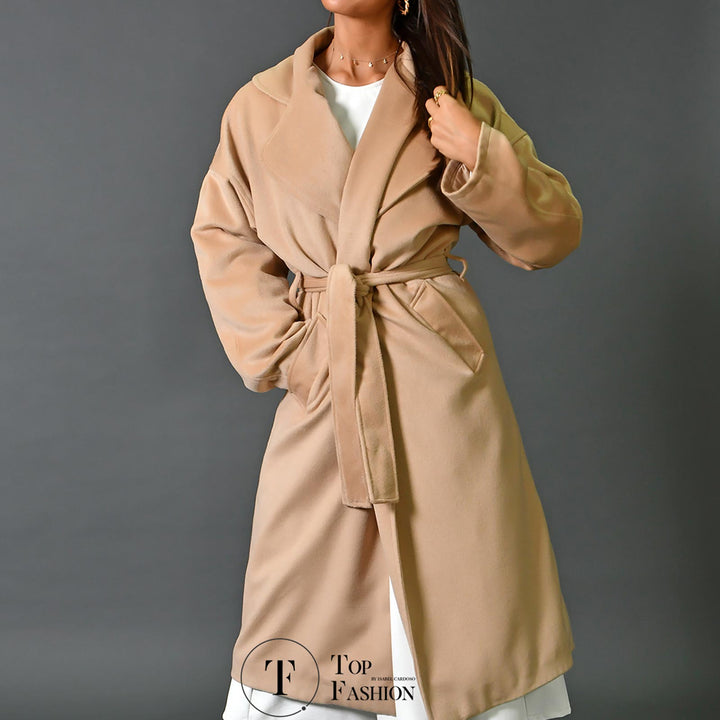 Sobretudo de Fazenda Bege com Gola e Cinto