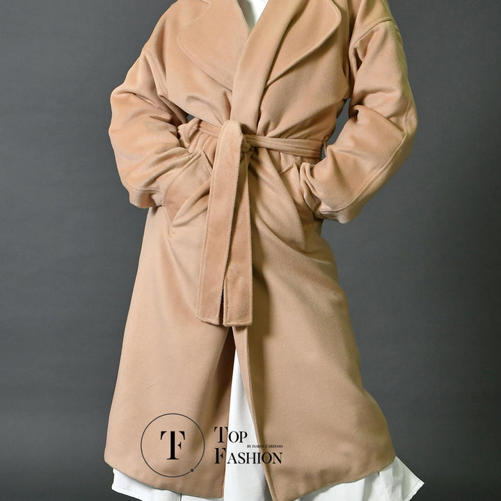 Sobretudo de Fazenda Bege com Gola e Cinto