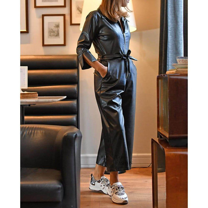 Jumpsuit com Manga e Fecho em Ecopele Preta