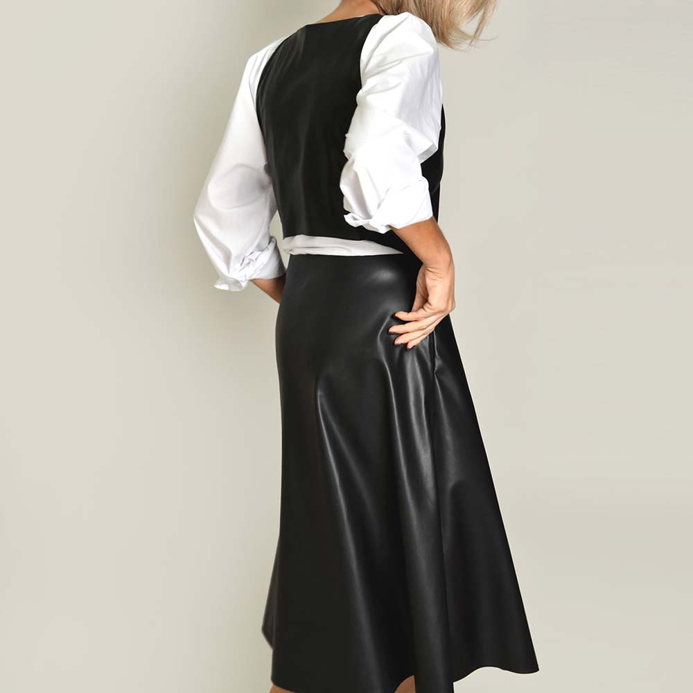 Vestido em Ecopele Preta com Manga Branca