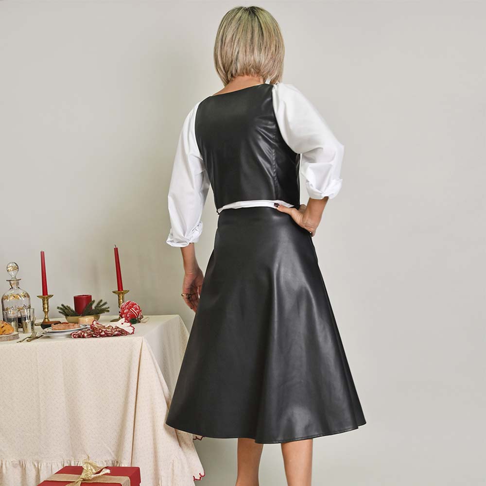 Vestido em Ecopele Preta com Manga Branca